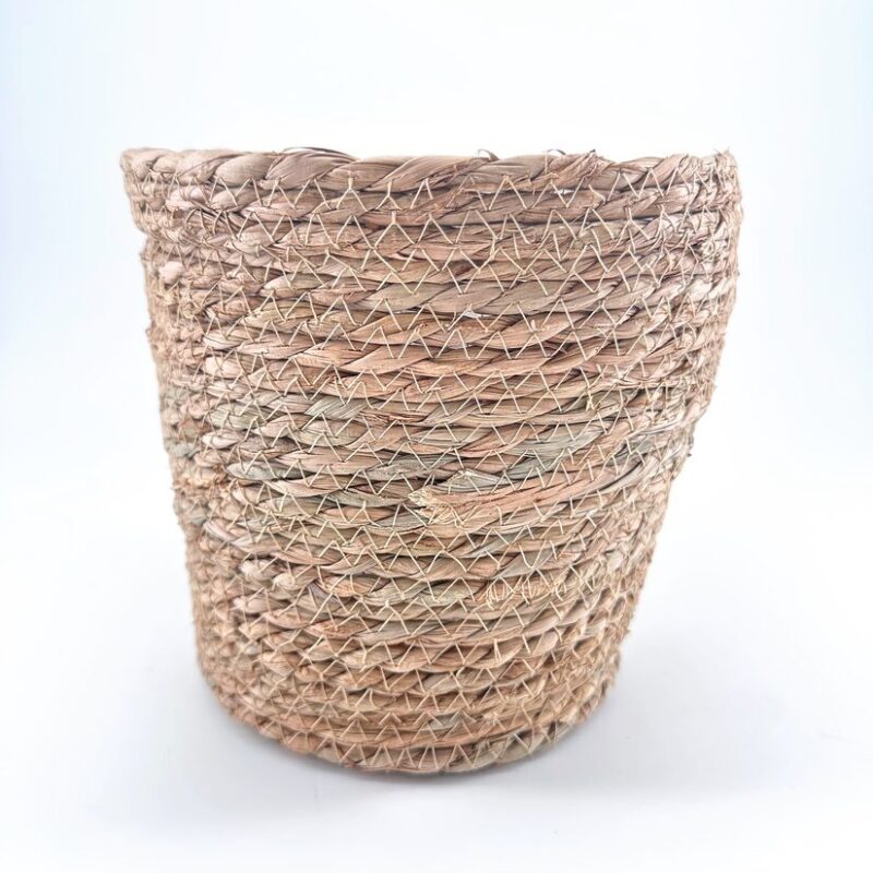 Artisanal Woven Basket in Earthy Tones Beautiful woven basket made of natural materials, showcasing artisanal craftsmanship and earthy tones.
