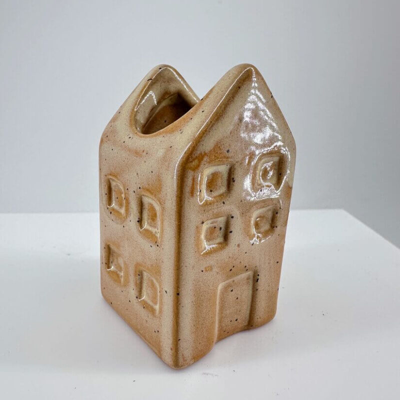 Whimsical Ceramic House Vase in Warm Beige Charming ceramic house vase in warm beige, perfect for floral arrangements and home decor.