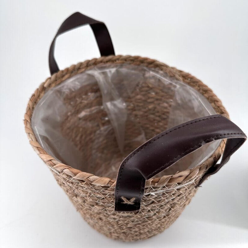 Chic Woven Basket with Leather Handles for Home Decor Stylish woven basket with leather handles, perfect for home storage and decor.