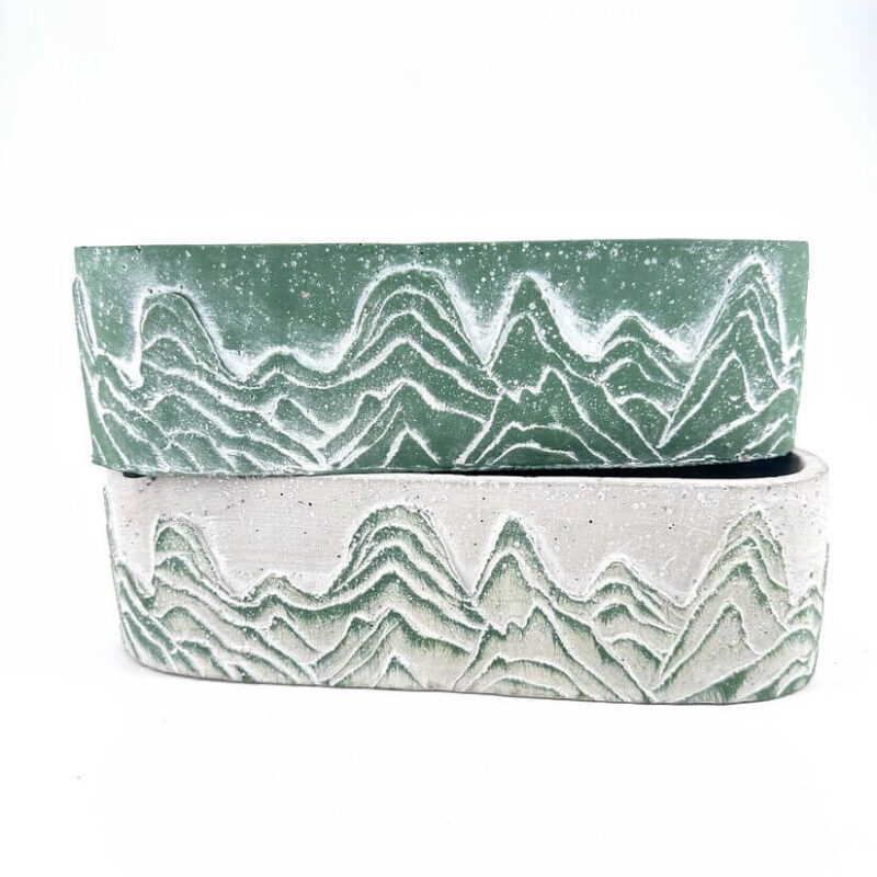 Mountain-Inspired Ceramic Pots for Modern Decor Stylish mountain-themed ceramic pots in green and beige, perfect for home decor and plant displays.