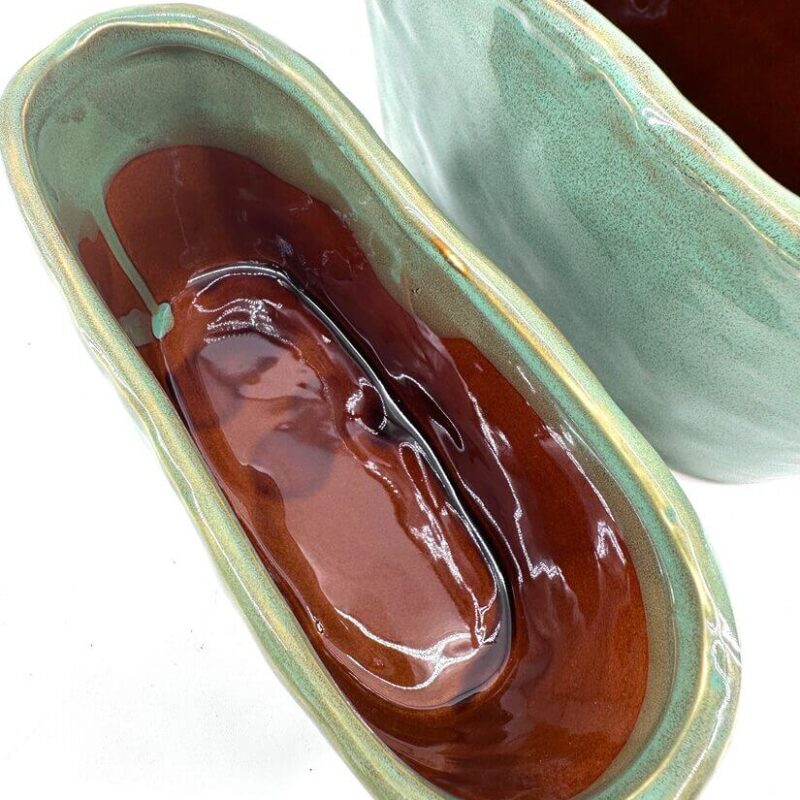 Elegant Mint-Green Ceramic Vessels with Reddish-Brown Interior Elegant ceramic vessels in mint-green and reddish-brown glazes, showcasing exquisite craftsmanship and design.